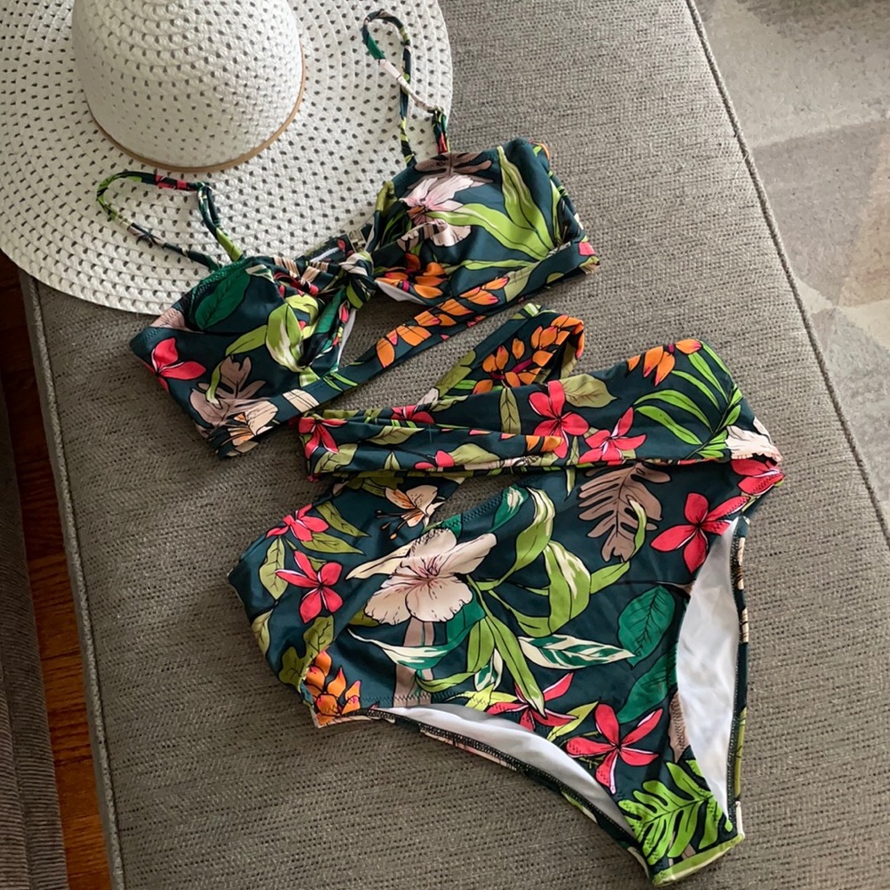 Cupshe NWT tropical/floral high waisted bikini, L